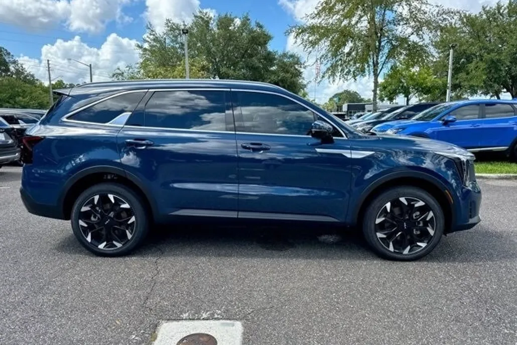 2025 Kia Sorento EX photo 1