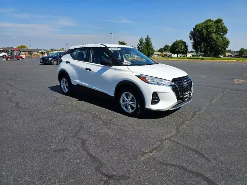 2023 Nissan Kicks S photo 4