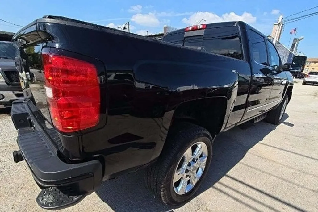 2018 Chevrolet Silverado 2500HD LTZ photo 1