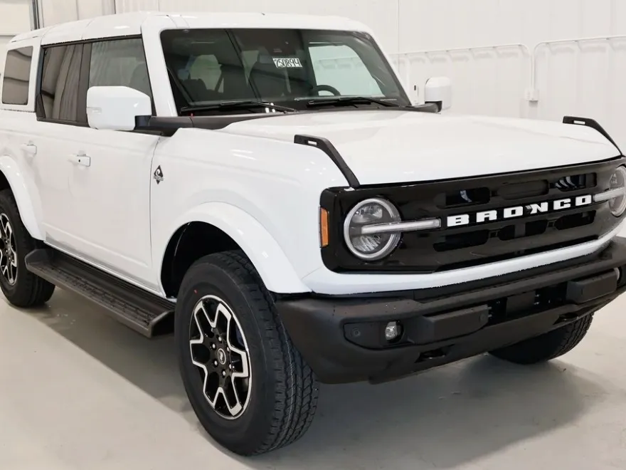2025 Ford Bronco Outer Banks photo 1