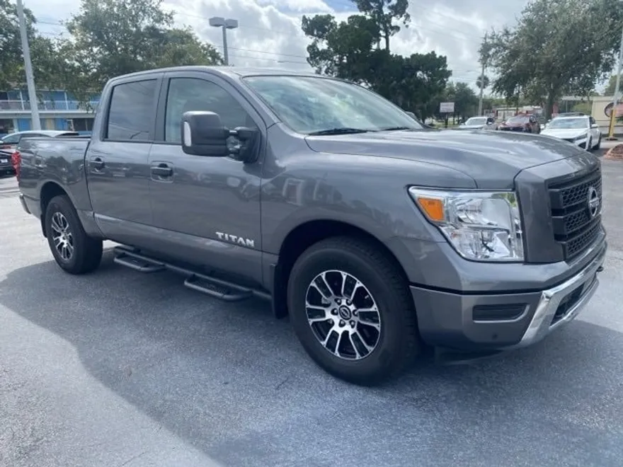 2024 Nissan Titan SV photo 1