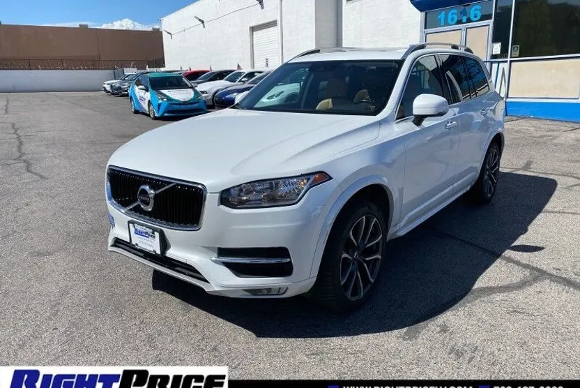 2016 Volvo XC90 T6 Momentum photo 1
