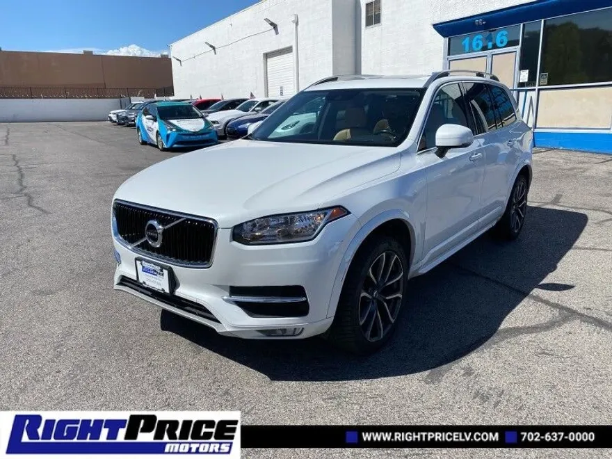 2016 Volvo XC90 T6 Momentum photo 1