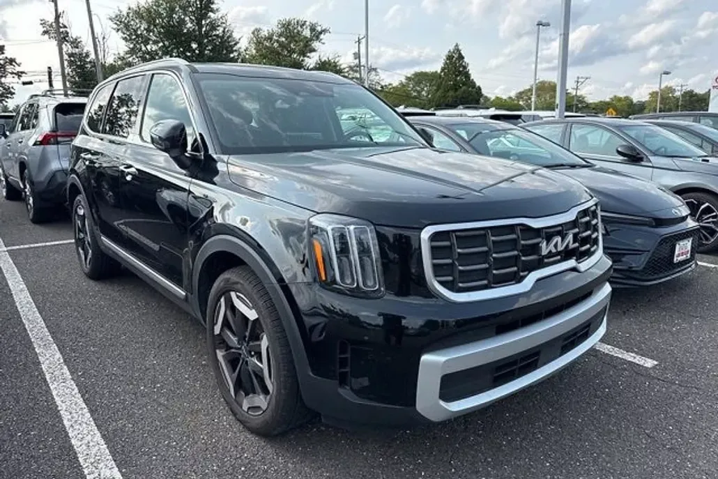 2025 Kia Telluride S photo 1