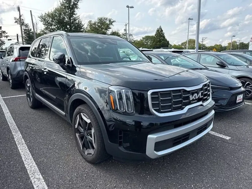 2025 Kia Telluride S photo 1
