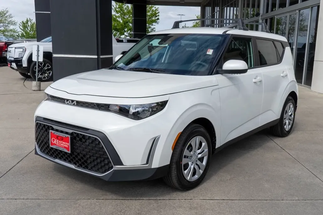 2025 Kia Soul LX photo 1