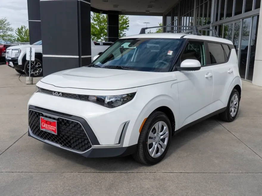 2025 Kia Soul LX photo 1