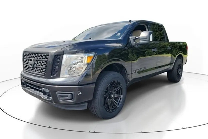 2018 Nissan Titan SV photo 1