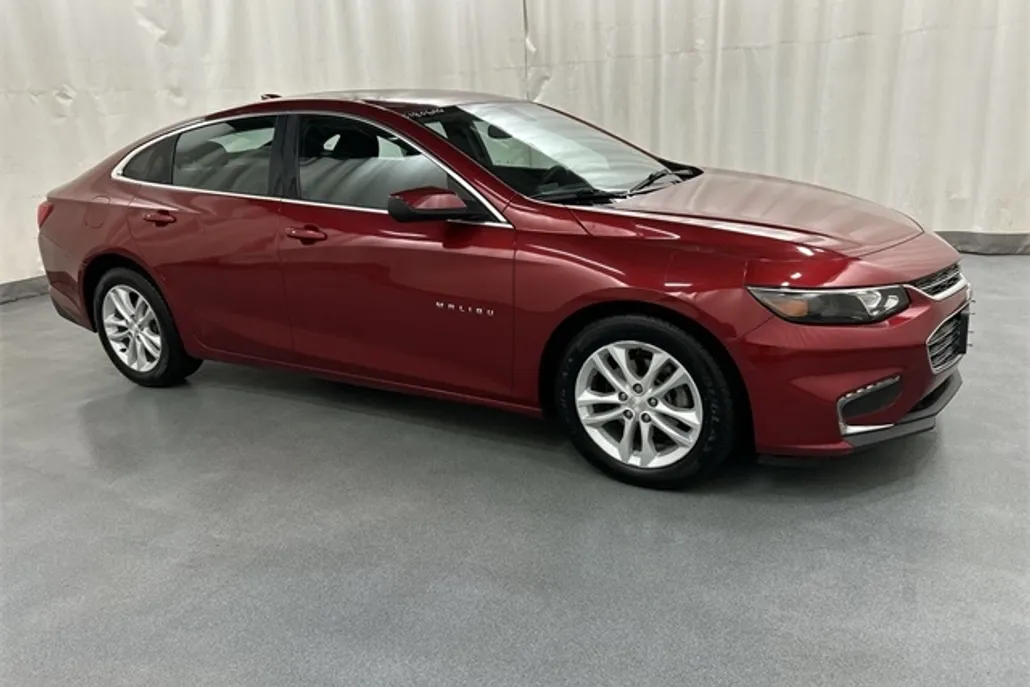 2016 Chevrolet Malibu 1LT photo 1
