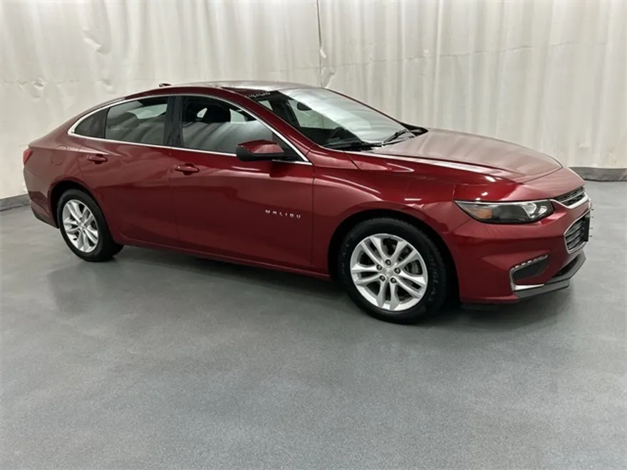 2016 Chevrolet Malibu 1LT photo 1