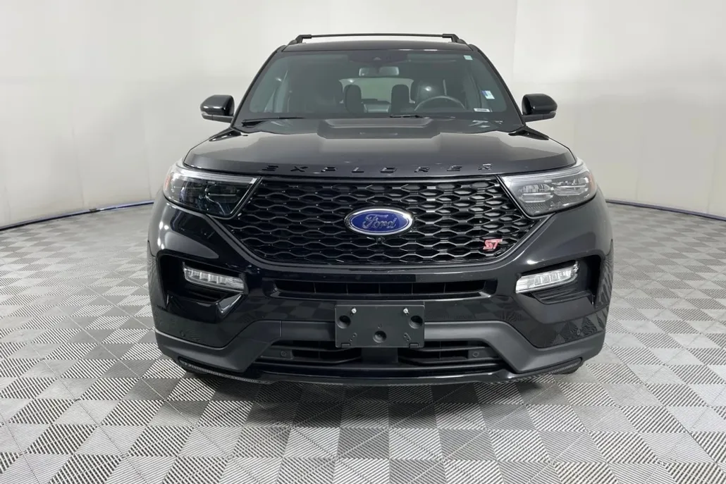 2023 Ford Explorer ST photo 1