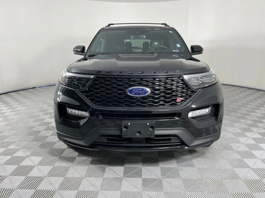 2023 Ford Explorer ST photo 1