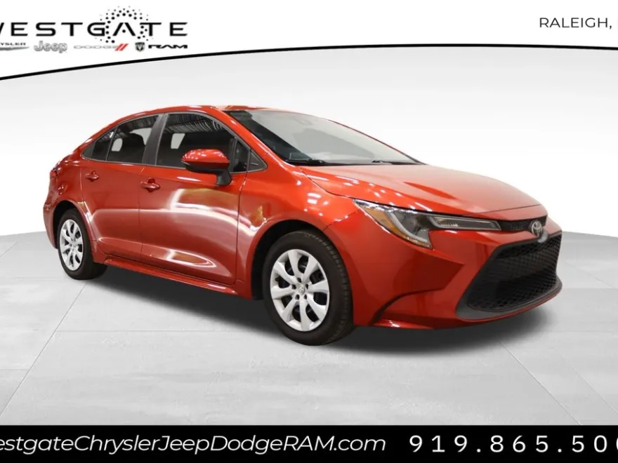 2020 Toyota Corolla LE photo 1