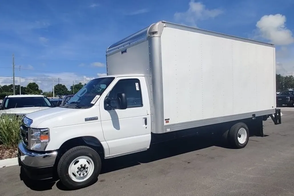 2026 Ford E-450 photo 1