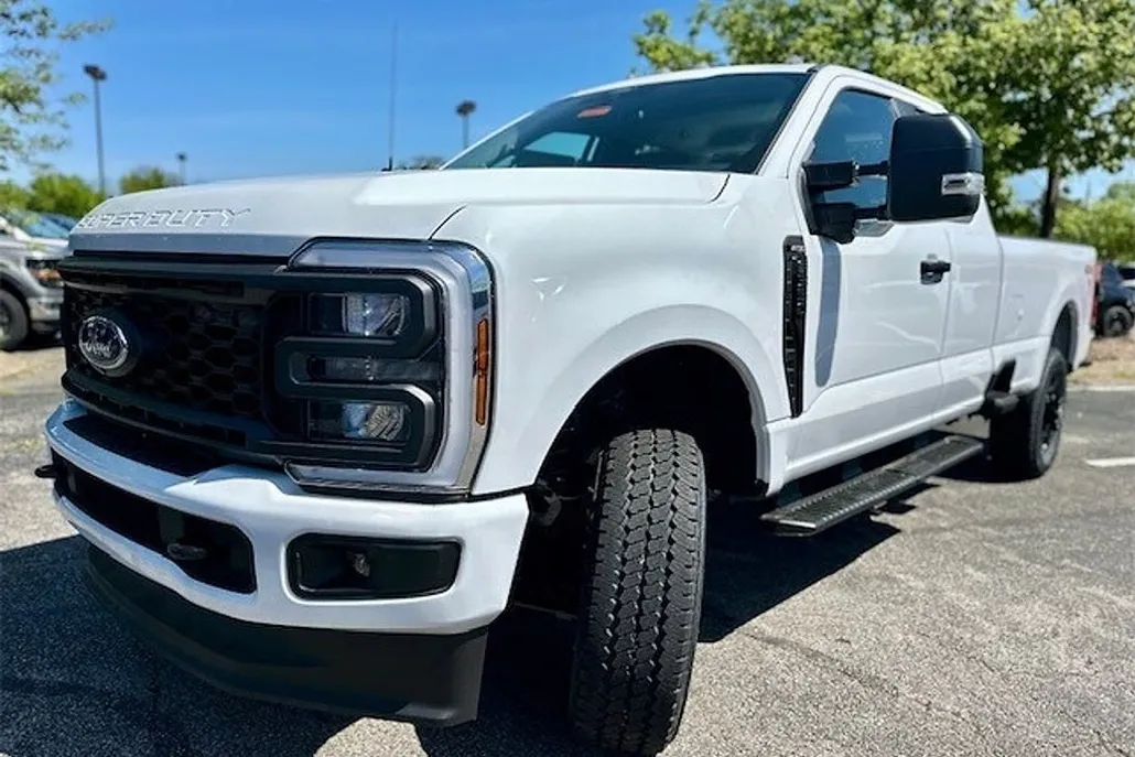 2025 Ford F-350 photo 1