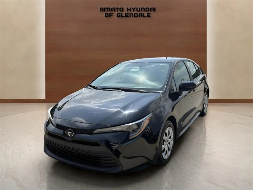 2024 Toyota Corolla LE photo 1