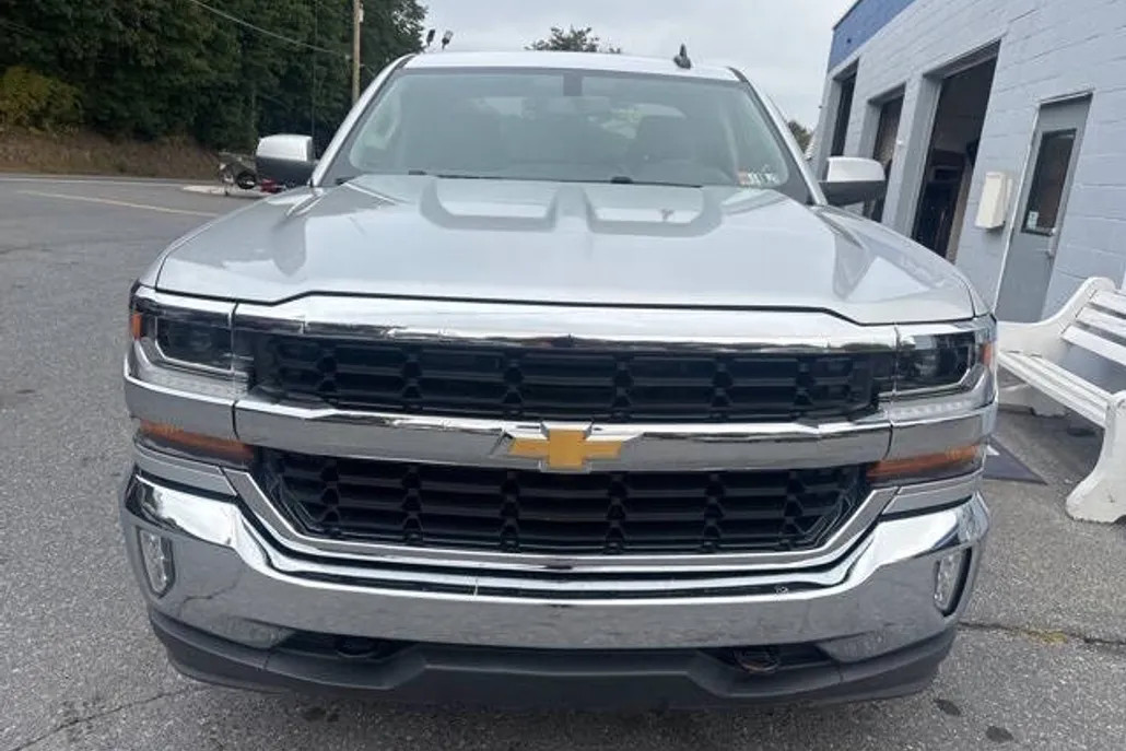 2017 Chevrolet Silverado 1500 LT photo 1
