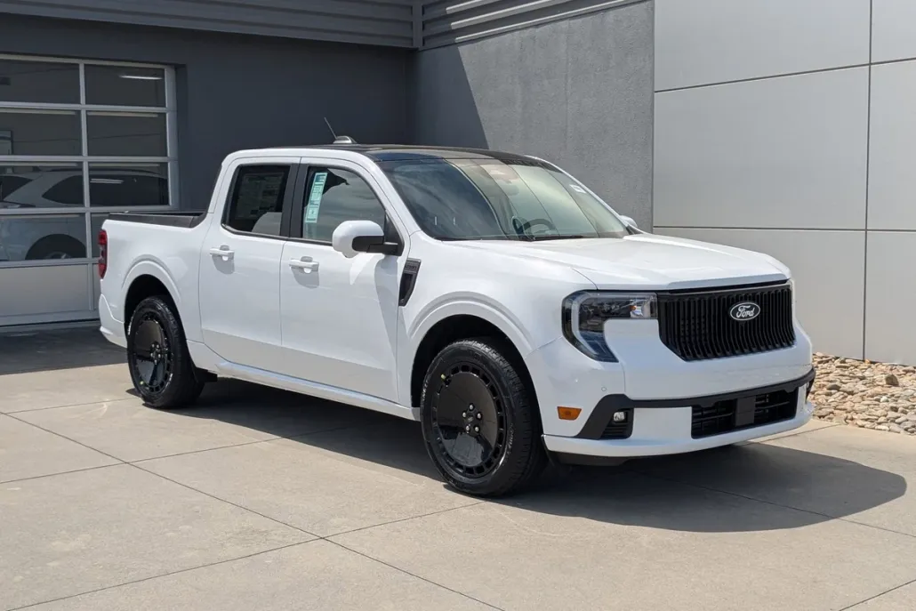 2025 Ford Maverick photo 1