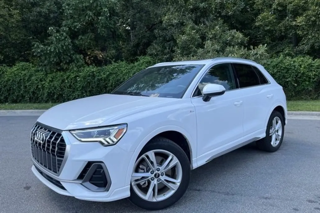 2023 Audi Q3 S line Premium photo 1