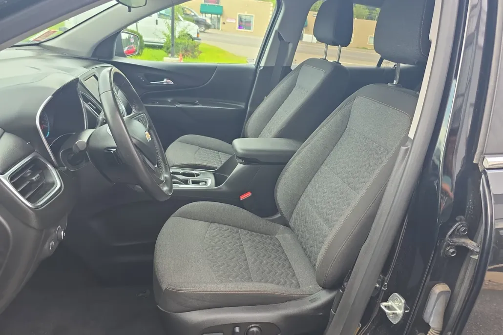 2022 Chevrolet Equinox LT photo 1