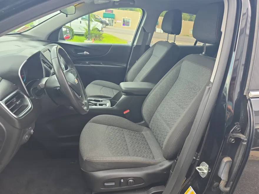 2022 Chevrolet Equinox LT photo 1