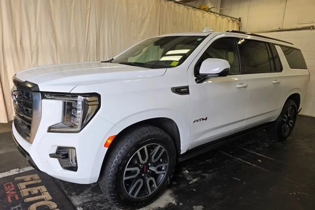 2023 Gmc Yukon XL AT4 photo 1