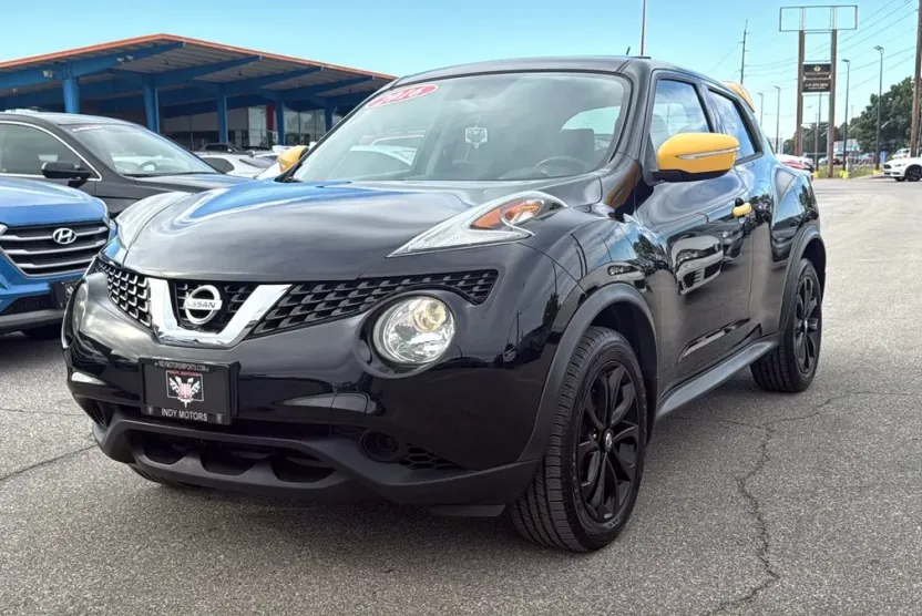 2016 Nissan Juke SV photo 1