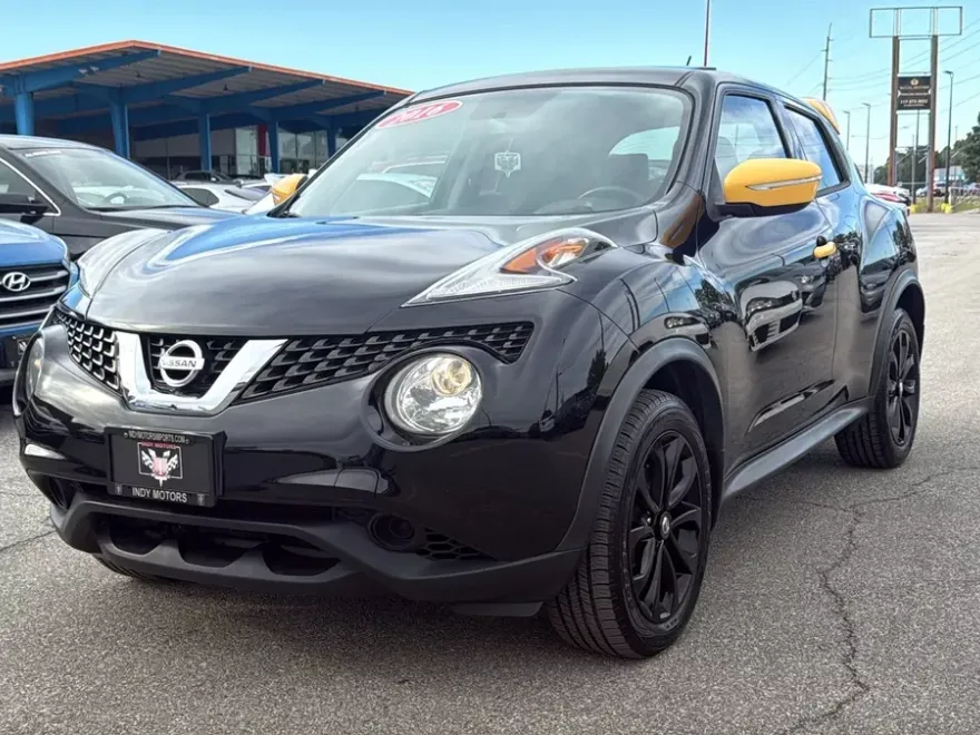 2016 Nissan Juke SV photo 1