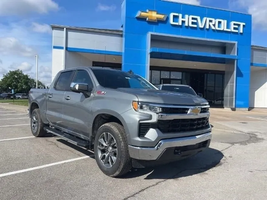 2025 Chevrolet Silverado 1500 LT photo 1