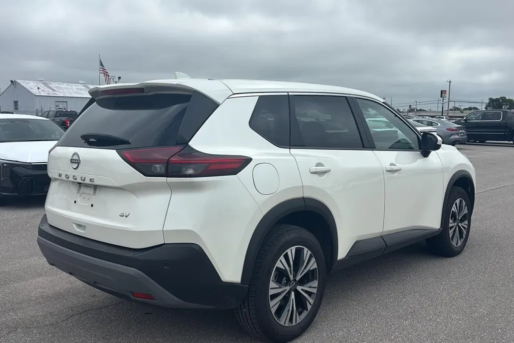 2023 Nissan Rogue SV photo 1