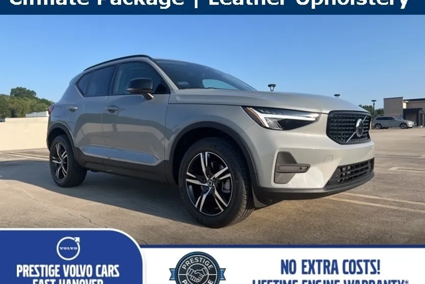 2026 Volvo XC40 Core photo 1