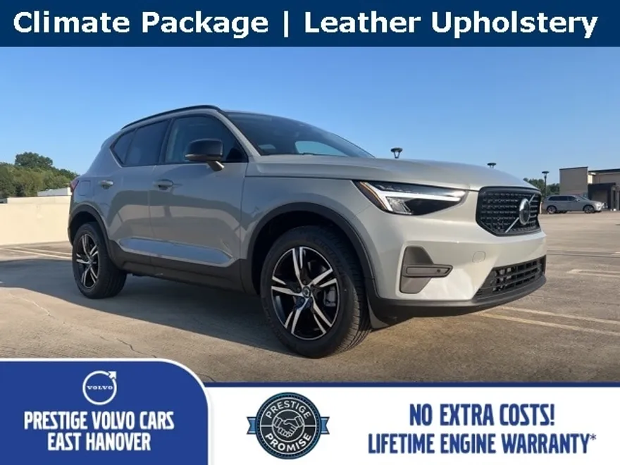 2026 Volvo XC40 Core photo 1