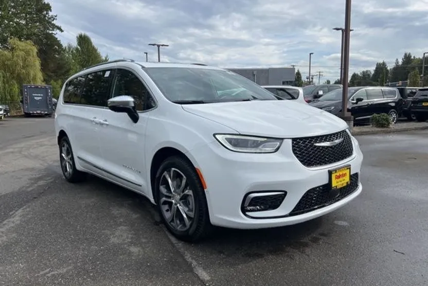 2026 Chrysler Pacifica Pinnacle photo 1