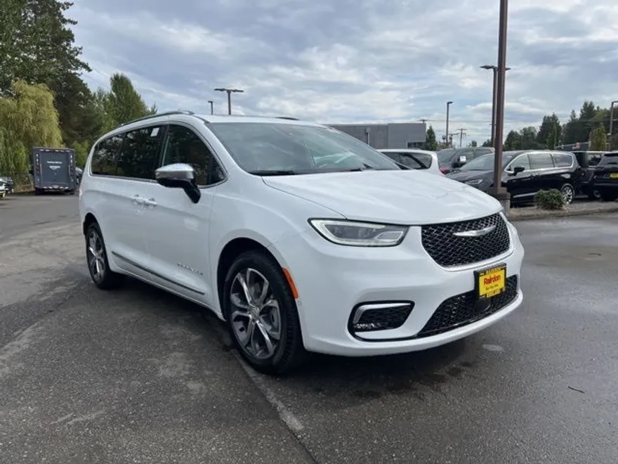 2026 Chrysler Pacifica Pinnacle photo 1