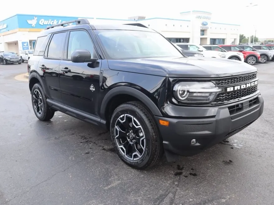 2025 Ford Bronco Sport Outer Banks photo 1