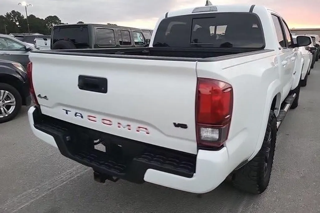 2023 Toyota Tacoma SR5 photo 1