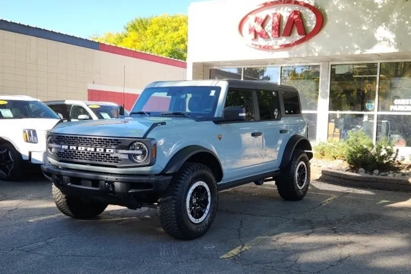 2024 Ford Bronco Badlands photo 1