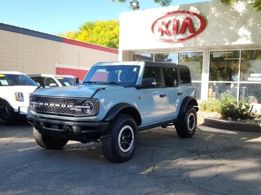 2024 Ford Bronco Badlands photo 1