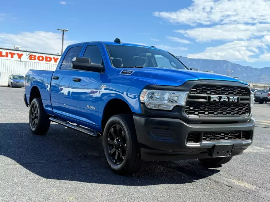 2025 Chevrolet Silverado 1500 LT photo 1