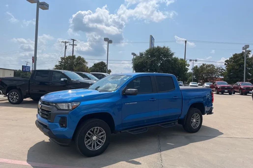 2023 Chevrolet Colorado LT photo 1