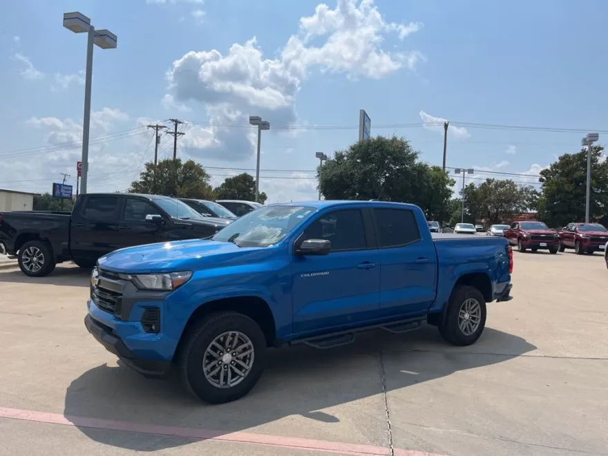 2023 Chevrolet Colorado LT photo 1