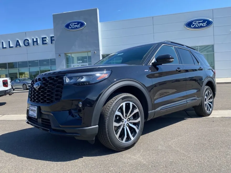 2025 Ford Explorer ST-Line photo 1