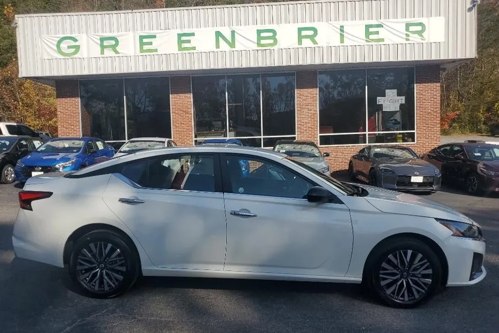 2025 Nissan Altima SV photo 1
