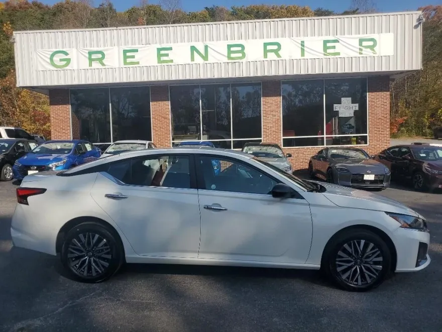 2025 Nissan Altima SV photo 1