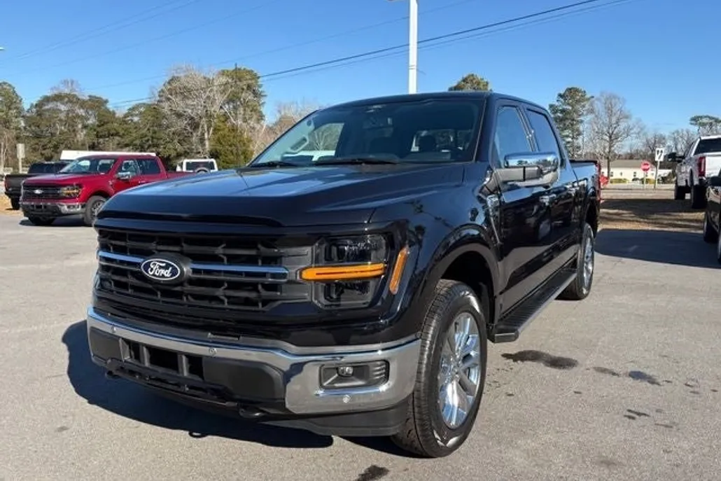2025 Ford F-150 XLT photo 1