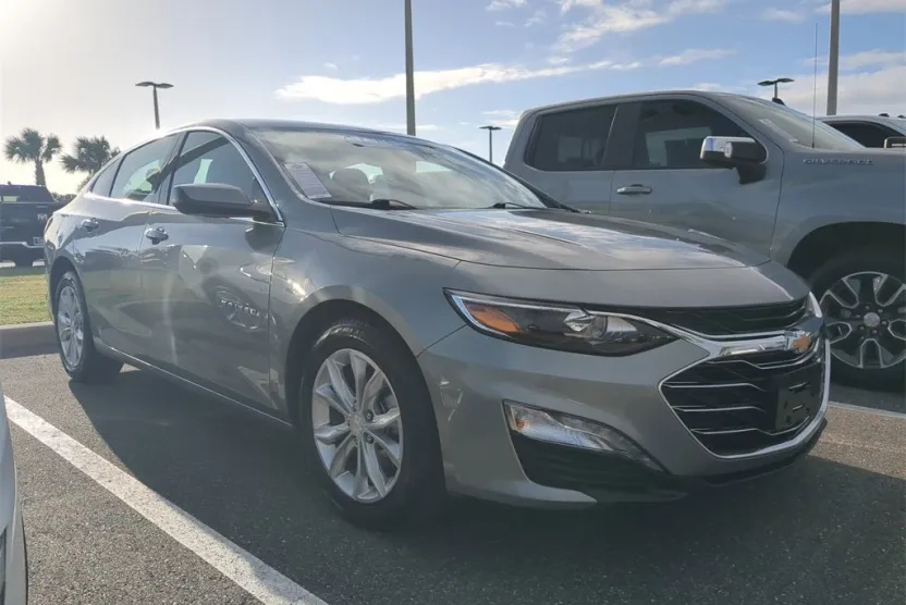 2024 Chevrolet Malibu 1LT photo 1