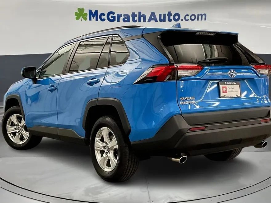 2021 Toyota RAV4 XLE photo 1