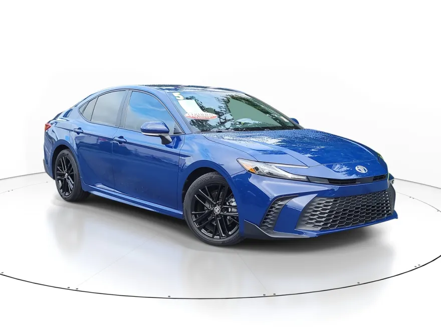 2025 Toyota Camry SE photo 1