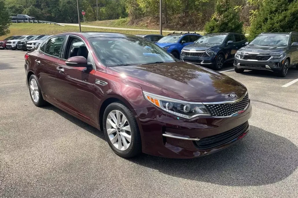 2016 Kia Optima EX photo 1