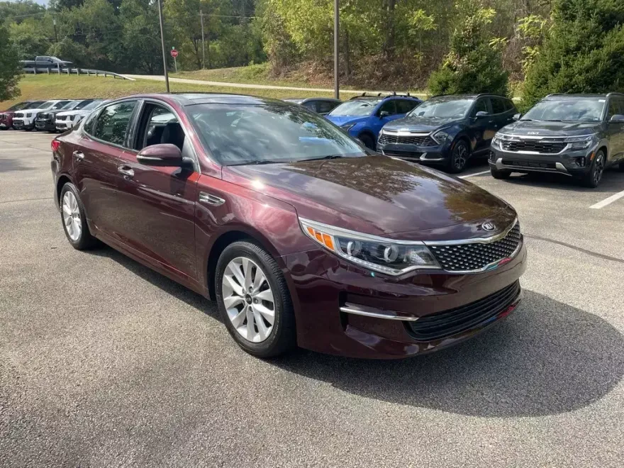2016 Kia Optima EX photo 1